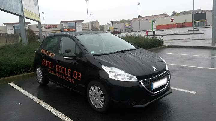 Voiture de l'aito-école Montluçon