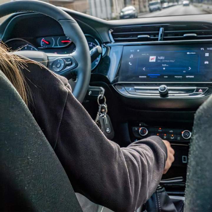 Optez pour la conduite accompagnée avec nous, disponible dès 15 ans.